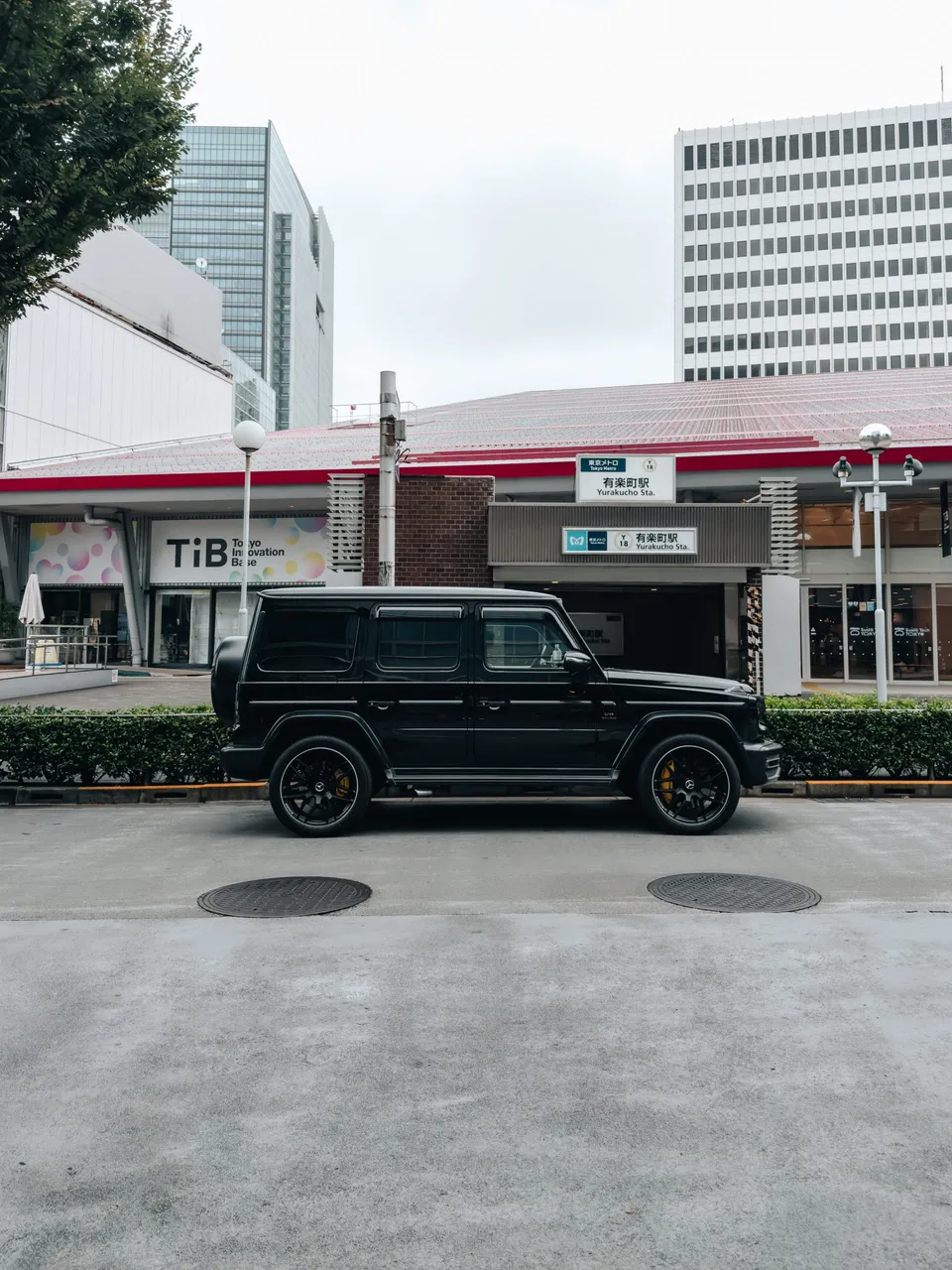Clase G estacionada en una calle de Tokio